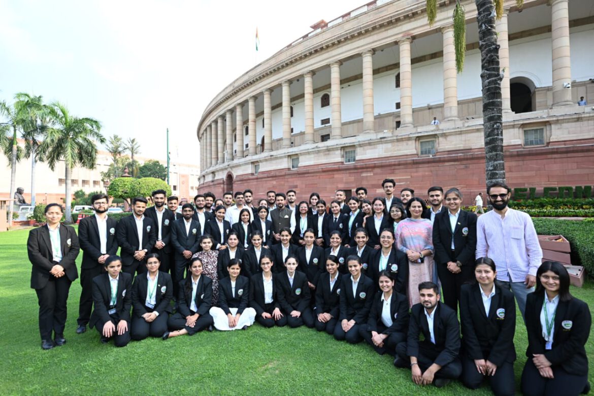 हिमाचल के 51 छात्रों को केंद्रीय मंत्री अनुराग ठाकुर ने घुमाई नई संसद